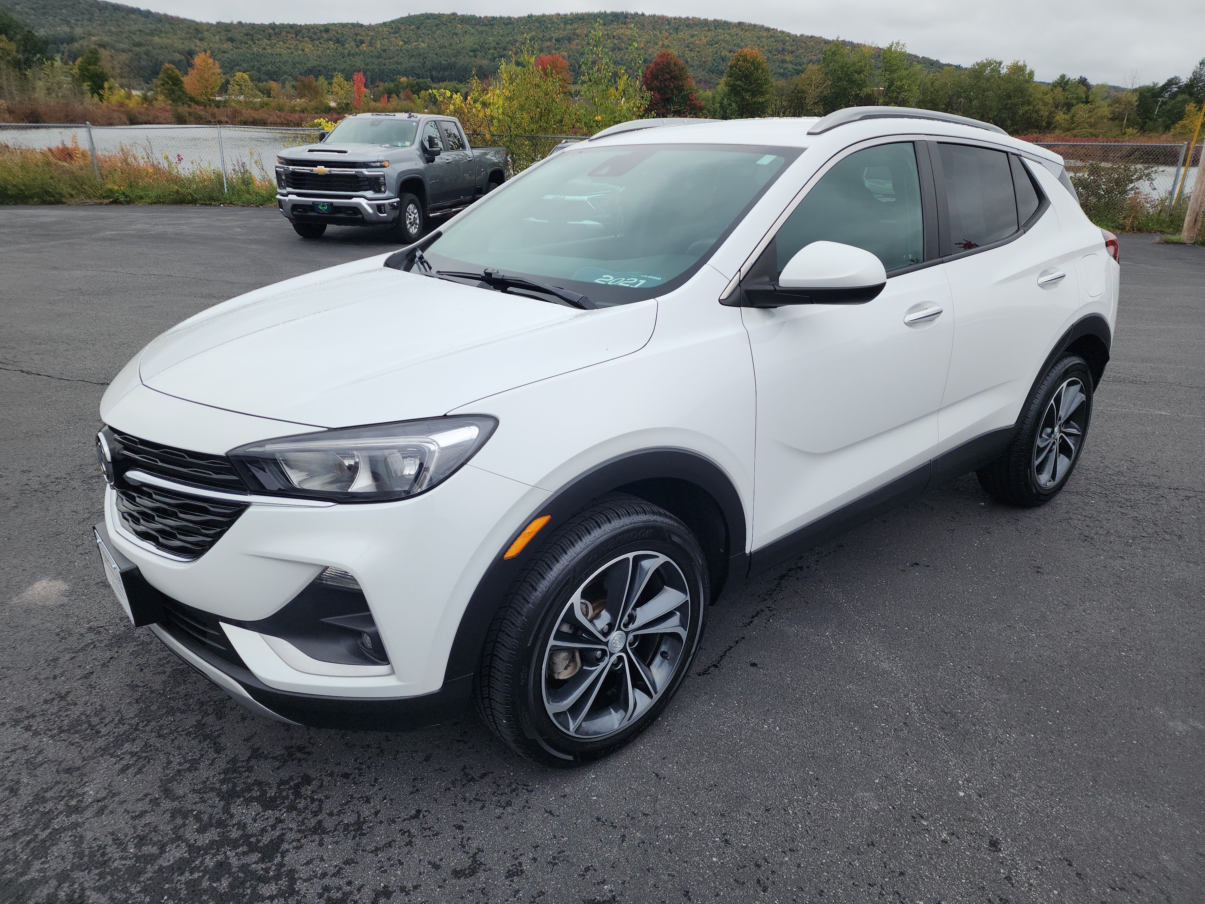 Certified 2021 Buick Encore GX Select AWD/4WD image 4