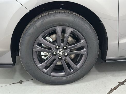 New 2026 Toyota Sienna XSE image 25