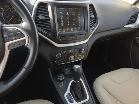 Used 2015 Jeep Cherokee Limited image 35