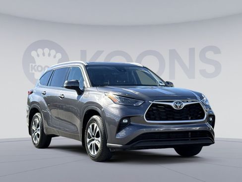 Used 2022 Toyota Highlander XLE AWD/4WD image 10