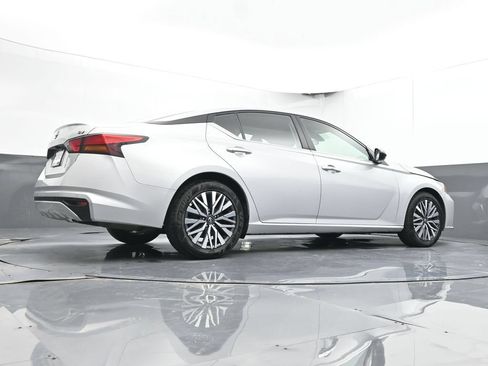 Used 2024 Nissan Altima 2.5 SV FWD image 33