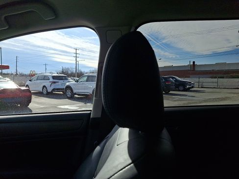 Used 2017 Subaru Outback 2.5i Limited image 17