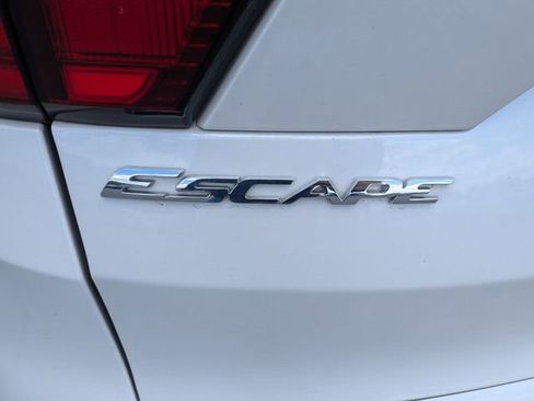 Used 2019 Ford Escape Titanium AWD/4WD image 9