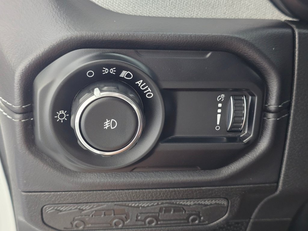 Used 2025 Jeep Wrangler Unlimited Sahara AWD/4WD image 37