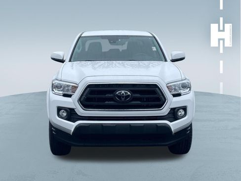 Used 2022 Toyota Tacoma SR5 w/ Technology Package RWD image 2