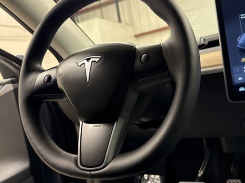 Used 2023 Tesla Model Y Long Range image 10