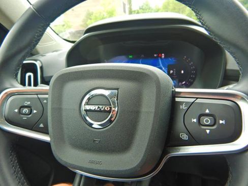 Used 2025 Volvo XC40 B5 Plus AWD/4WD image 18