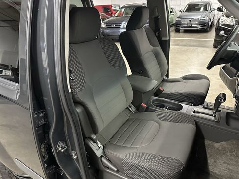 Used 2012 Nissan Xterra PRO-4X AWD/4WD image 29