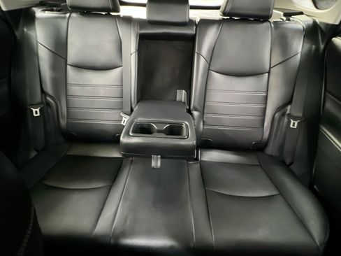 Used 2022 Toyota RAV4 XLE Premium image 5