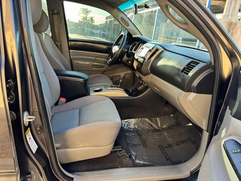 Used 2015 Toyota Tacoma PreRunner w/ SR5 Package RWD image 5