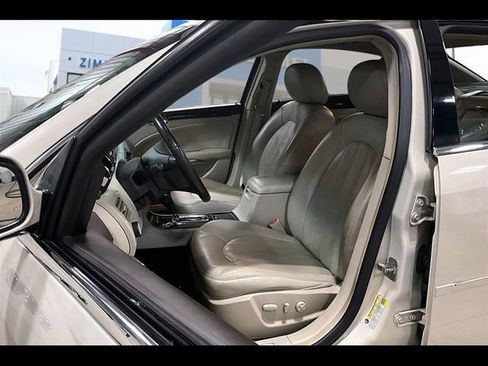 Used 2010 Buick Lucerne CXL image 17