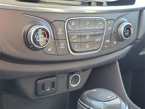 Used 2018 Chevrolet Traverse LT image 26