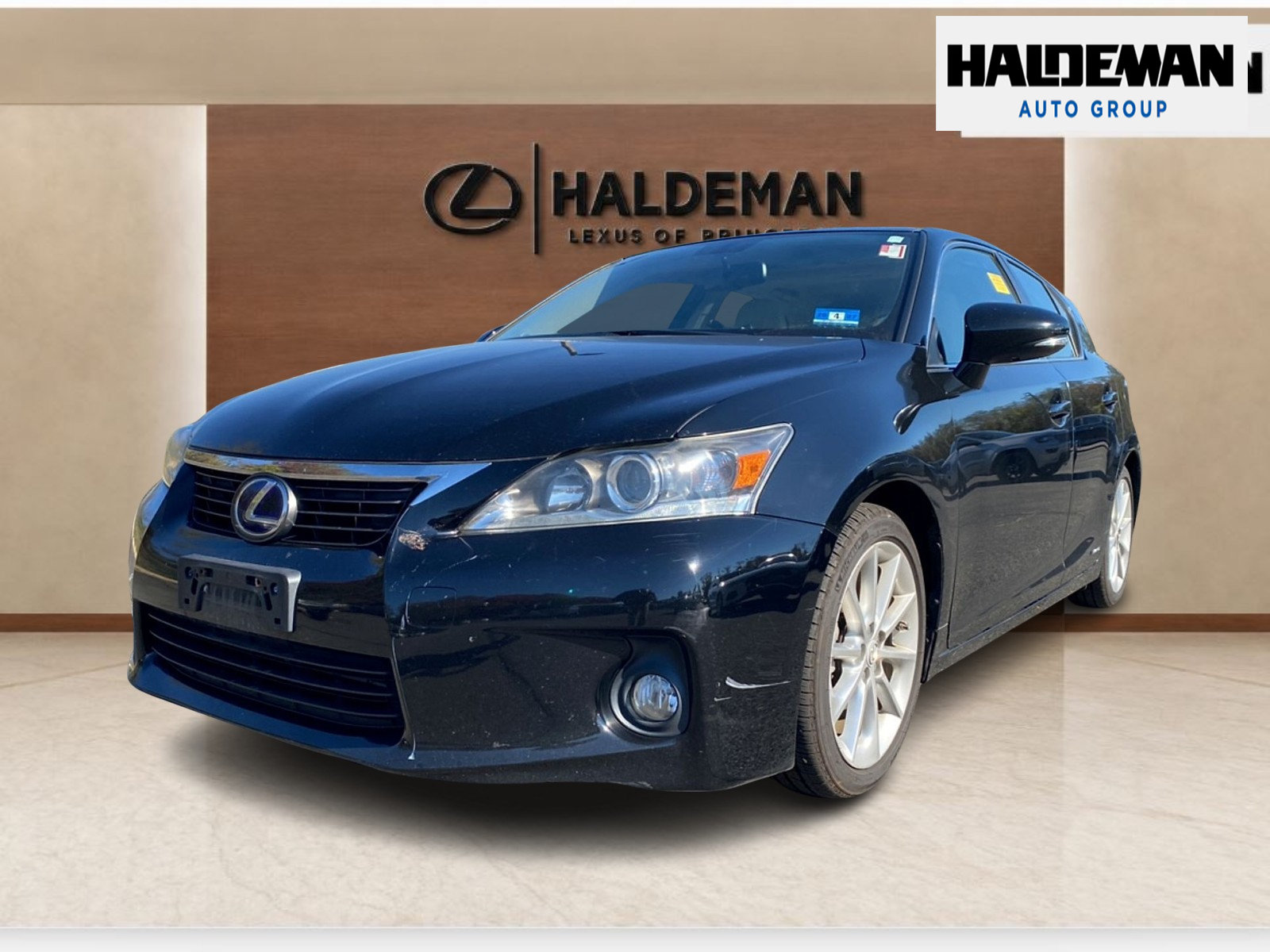 Used 2012 Lexus CT 200h Premium w/ Premium Audio Pkg FWD image 2