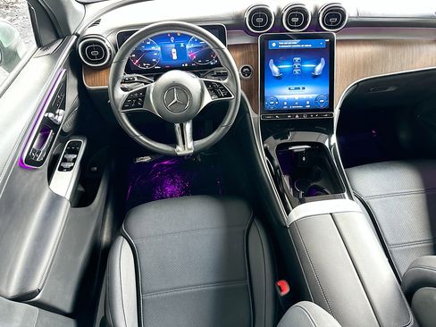 Used 2025 Mercedes-Benz GLC 300 4MATIC image 22