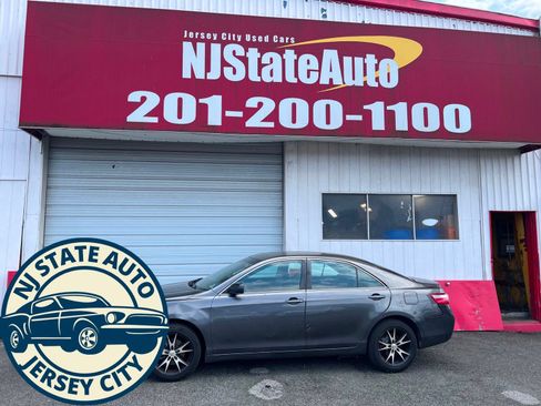 Used 2007 Toyota Camry LE FWD image 2