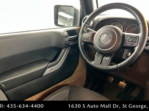Used 2017 Jeep Wrangler Unlimited Rubicon AWD/4WD image 11