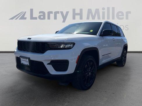 Used 2025 Jeep Grand Cherokee Altitude AWD/4WD image 1