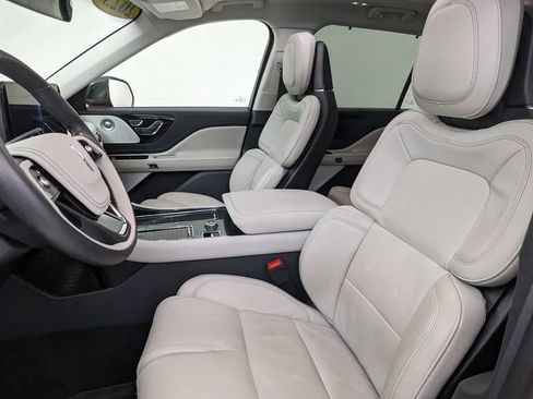 Used 2025 Lincoln Aviator Reserve w/ Luxury Package AWD/4WD image 2