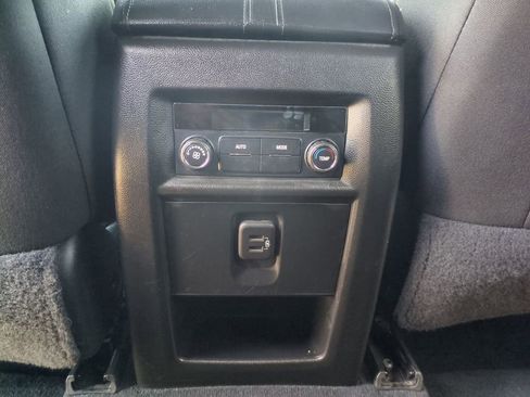 Used 2023 Chevrolet Traverse LT FWD image 29
