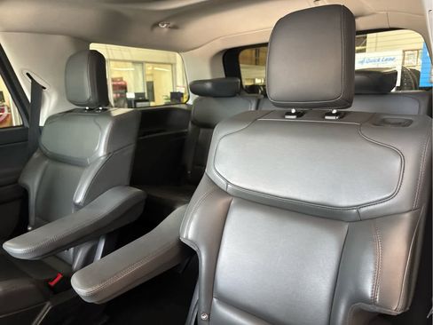 Used 2025 Ford Expedition Active AWD/4WD image 31