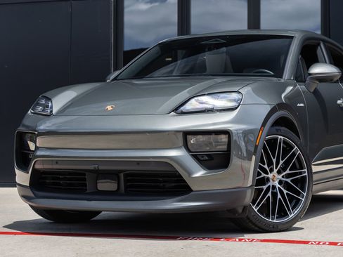 Certified 2025 Porsche Macan 4 Electric AWD/4WD image 7
