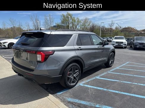 Used 2025 Ford Explorer ST-Line w/ ST-Line Street Pack AWD/4WD image 4
