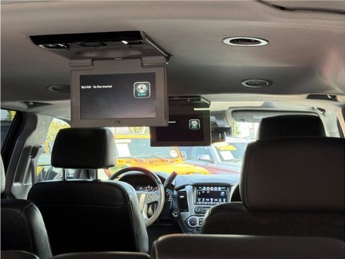 Used 2017 Chevrolet Suburban LT image 27