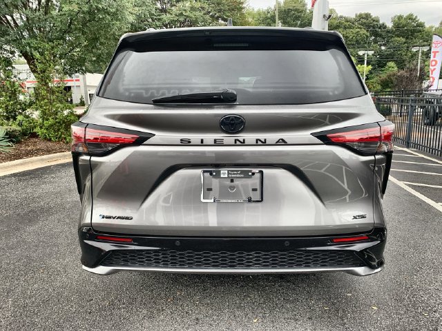 Used 2026 Toyota Sienna XSE AWD/4WD image 7