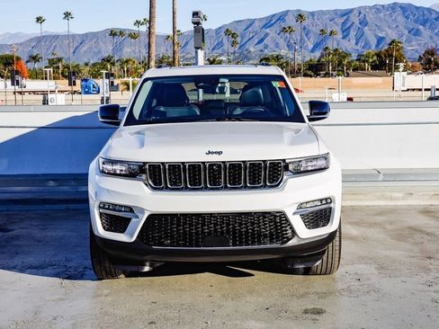 Used 2023 Jeep Grand Cherokee Limited w/ Luxury Tech Group II image 3