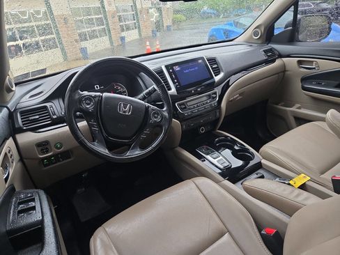 Used 2016 Honda Pilot Touring image 17