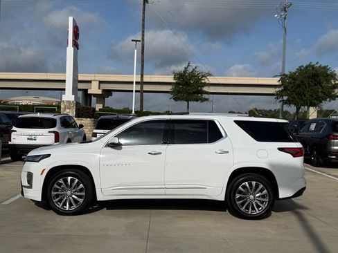 Used 2022 Chevrolet Traverse Premier FWD image 9