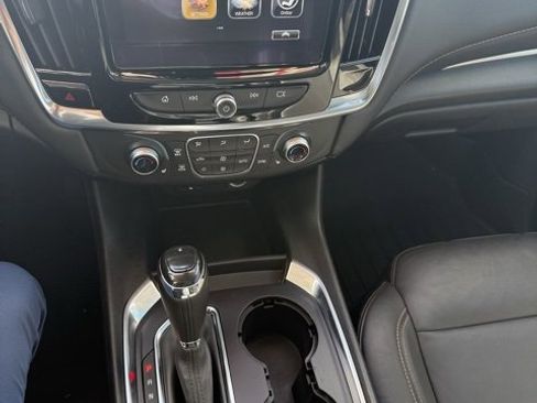 Used 2018 Chevrolet Traverse LT image 16