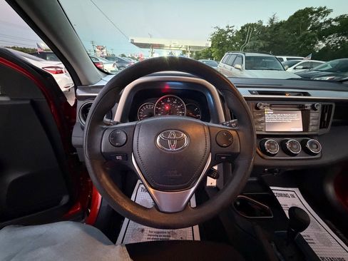 Used 2016 Toyota RAV4 LE FWD image 12