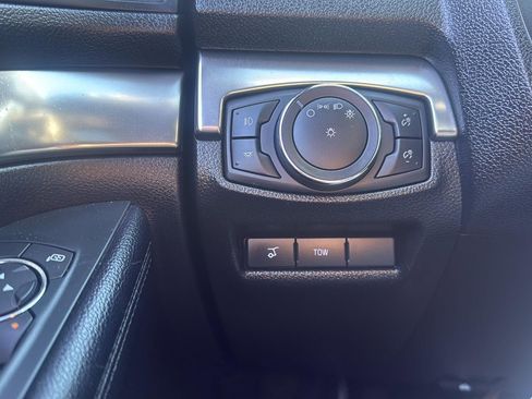 Used 2018 Ford Explorer XLT w/ Equipment Group 202A AWD/4WD image 21