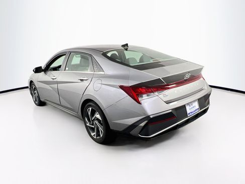 Used 2024 Hyundai Elantra SEL w/ Convenience Package FWD image 7