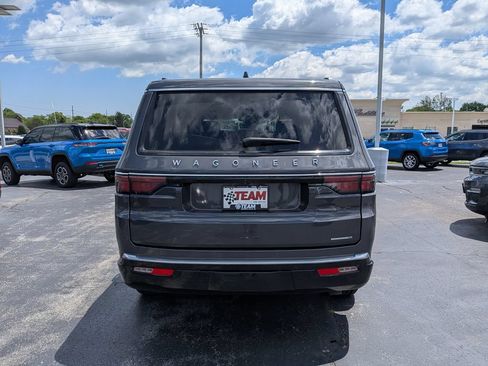 Used 2024 Jeep Wagoneer Series II w/ Flexible Seating Group AWD/4WD image 7