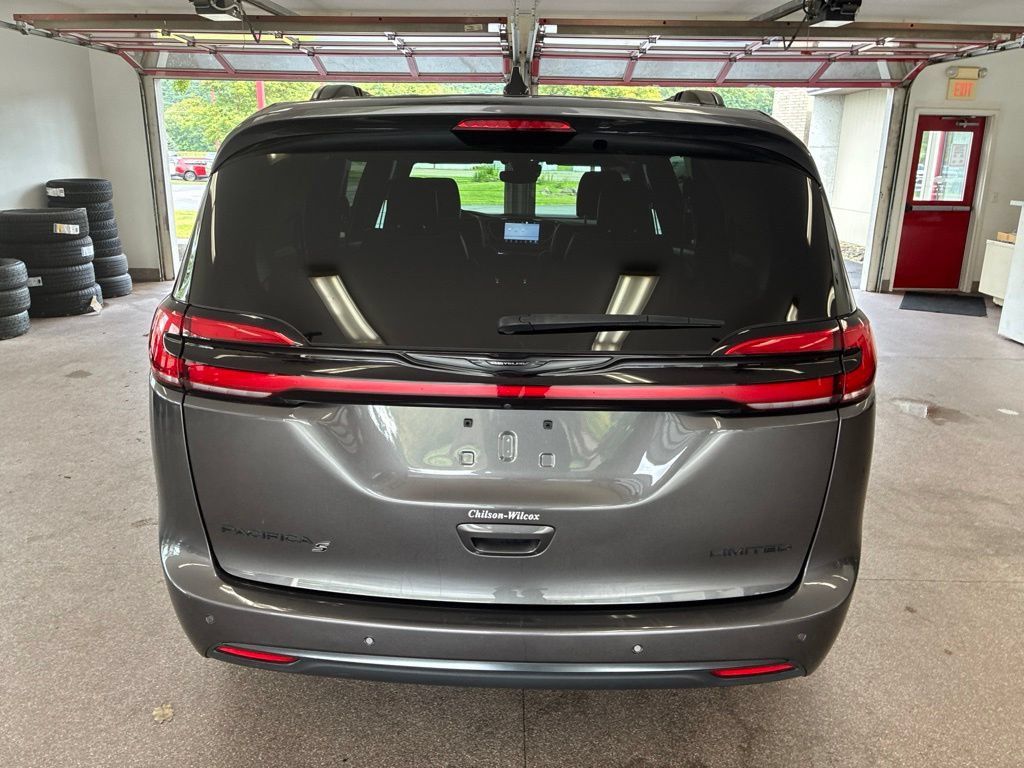 Used 2023 Chrysler Pacifica Limited w/ S Appearance Package FWD image 30