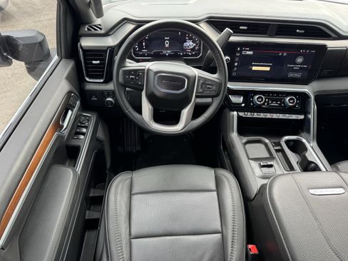 Used 2025 GMC Sierra 2500 Denali AWD/4WD image 11