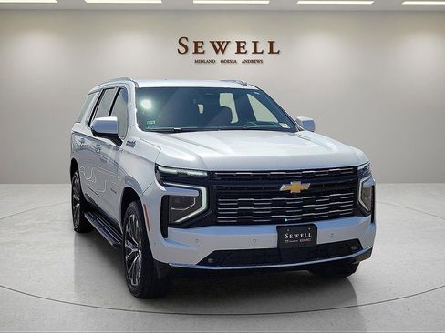 Used 2025 Chevrolet Tahoe High Country AWD/4WD image 7