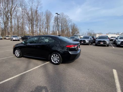 Used 2025 Toyota Corolla LE image 6
