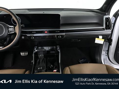 Certified 2024 Kia Sorento SX Prestige w/ Olive Brown Leather Package image 18