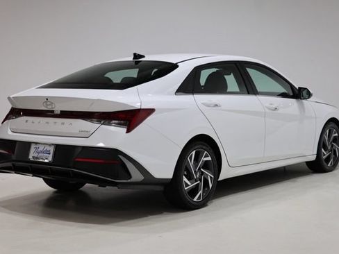 Used 2025 Hyundai Elantra Limited FWD image 7
