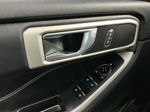 Used 2022 Ford Explorer XLT w/ Equipment Group 202A AWD/4WD image 16