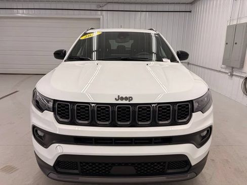 Used 2025 Jeep Compass Latitude w/ Altitude Special Edition AWD/4WD image 2