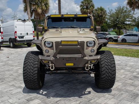 Used 2017 Jeep Wrangler Unlimited Sahara AWD/4WD image 2