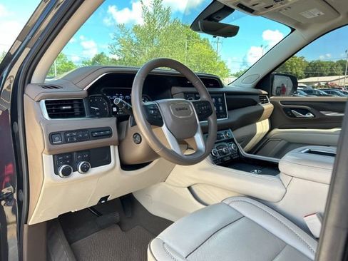 Used 2021 GMC Yukon Denali w/ Denali Premium Package AWD/4WD image 30