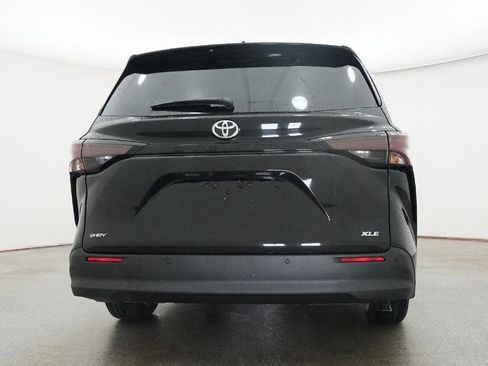New 2026 Toyota Sienna XLE FWD image 6