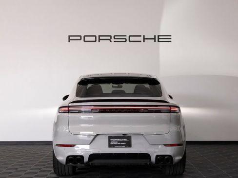 Used 2026 Porsche Cayenne GTS AWD/4WD image 6