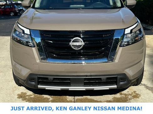 Certified 2024 Nissan Pathfinder Platinum w/ Cargo Package AWD/4WD image 8