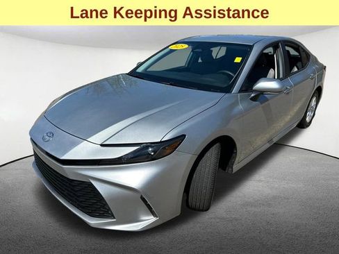Used 2025 Toyota Camry LE w/ Convenience Package FWD image 5